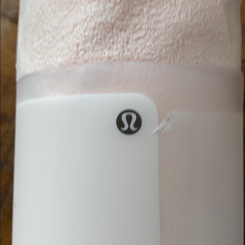Lululemon The Towel in Ballerina Pink - Picture 5 of 10